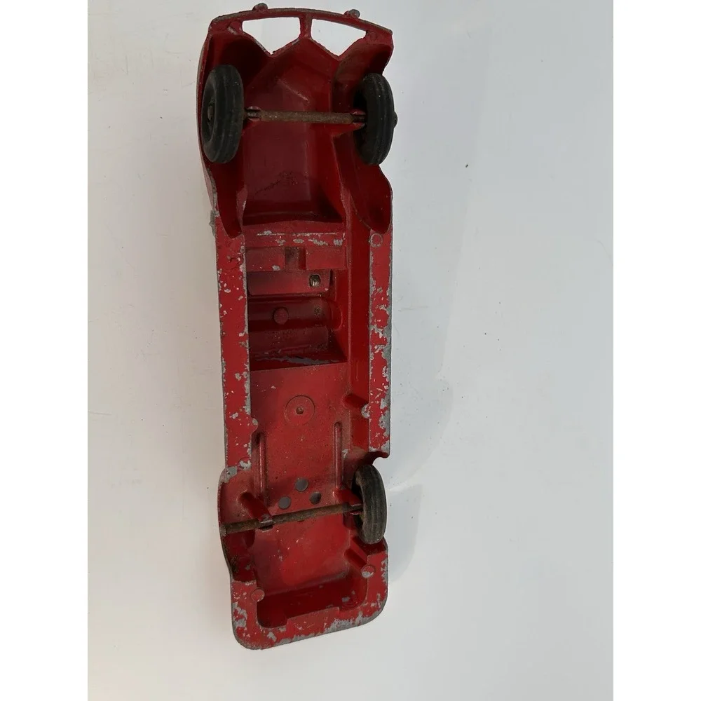 Vintage Hubley Kiddie Toy Die Cast Fire Truck w/Driver # 473